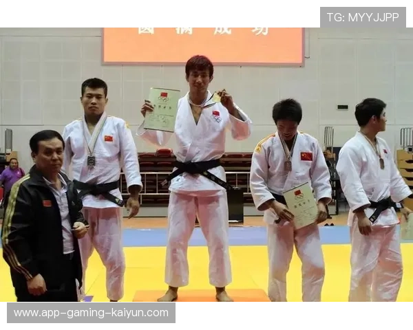 柔道冠军锁喉三秒制胜:揭秘终极制胜绝技